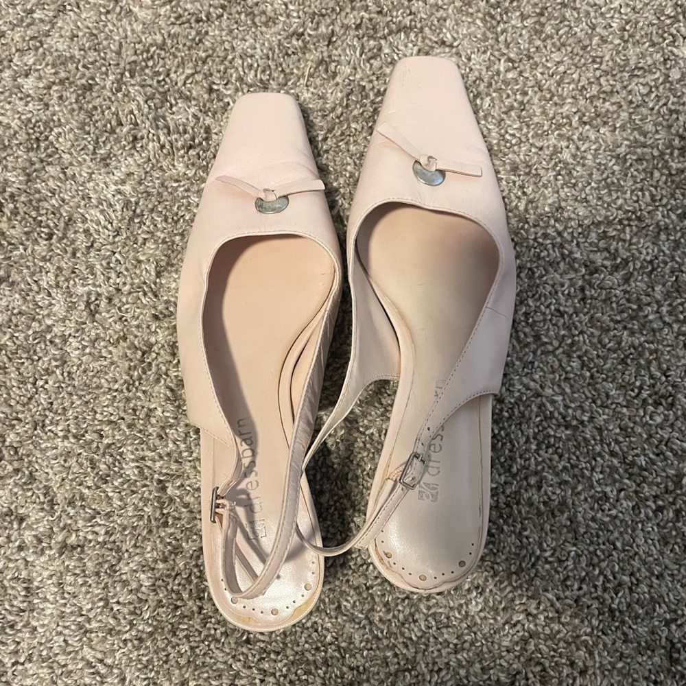 Light pink vintage Carrie Dressbarn slingback kitten heels
